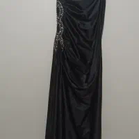 لباس های مجلسی و مانتو همگی در حد نو