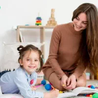 استخدام پرستار و مادر یار