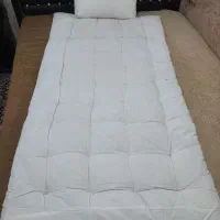 تشک پشمی نو ، متکا پر اعلا نو و مقداری پارچه