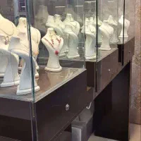 «فروش فوری دکور کامل مغازه شیک و کم‌کارکرد