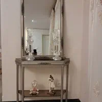 آینه و شمعدان و میز کنسول