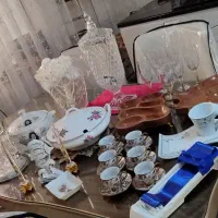 تلفن رومیزی و ظروف اشپزخونه