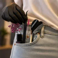 یکنفر مدل برای اکستنشن مژه