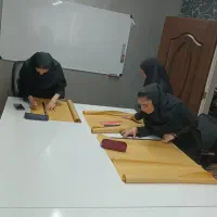 آموزش تخصصی خیاطی و طراحی لباس آموزشگاه آبان