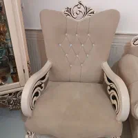 مبل نیم سطنتی رنگ کرم یک عدد   با بوفه در حد نو