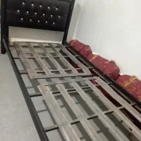 تخت فلزی چرمی