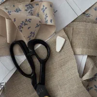 به دنبال خیاط یا کارگاه دوخت لباس جهت همکاری