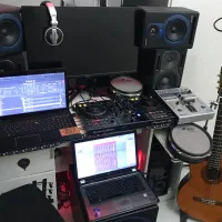 دستگاه دی جی لب تاپ و لوازم اهنگسازی