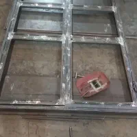 کار جوشکاری انجام میدم