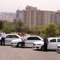 راننده با خودرو سواری در اختیار شرکت دارویی
