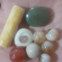 تعدادی سنگ کهنه قدیمی