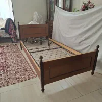 تخت نوجوان