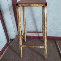 چهارپایه آهنی