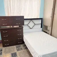 تخت خواب وپاتختی وکمد