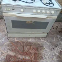 اجاق گاز‌ فر دار.