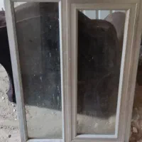 سه عدد پنجره و یه در ورودی