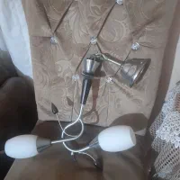 لوستر سه شاخه یک شاخه شکسته شده