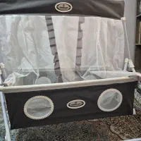 تخت کنار مادر وکریره