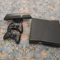 ایکس باکس ۳۶۰ دو دسته دارای کینکت