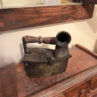 اتو ذغالی آنتیک و قدیمی کوچک