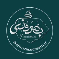 پارکبان در جلوی مغازه