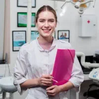 استخدام منشی و دستیار پزشک