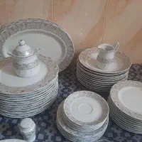 مقداری ظرف و آسیاب و تابه رژیمی