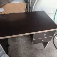 میز تحریر و کامپیوتر واداری