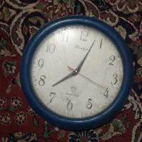 یک عدد ساعت دیواری