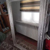 آینه قدی همراه با قاب