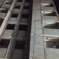 کارگرساده در کار ساختمانی