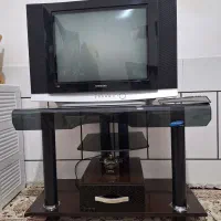 میز و تلوزیون ۲۱ سامسونگ