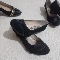تعدادی کفش زنانه