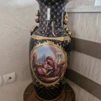 گلدان کنار سالنی