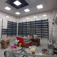 اجاره مغازه همراه با قفسه در خیابان اصلی
