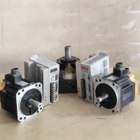 دو عدد Servo موتور Teco به همراه درایو و یک گیربکس