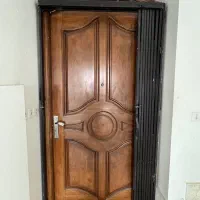 درب آکاردئونی و چوبی بسیار مرتب و شیک و سالم