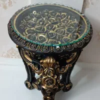 میز کنار سالنی