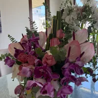 باکس گل پر از ارکیده و انریوم و رز