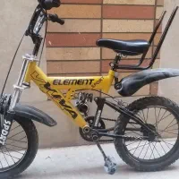 یک عدد دوچرخه و یکعدد اسکوتر