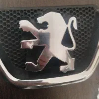 جلو پنجره پژو