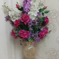 گل و گلدان . گل مصنوعی