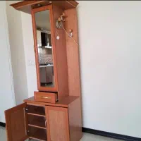 جاکفشی و میز کامپیوتر