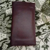 کیف پول چرم اصل میباشد بدون هیچ مشکل سالم سالم