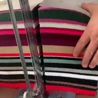 برشکار پوشاک زنانه.