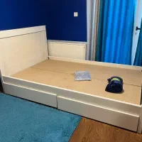 تخت خواب یک و نیم نفره چوبی بزرگ با عشق