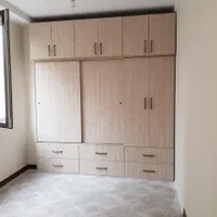 نجار نصاب و سازنده کار های چوبی (کمد، میز ،کابینت)