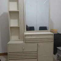 میز آرایش همراه با صندلی