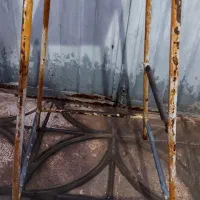چهارپایه آهنی