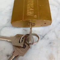 قفل آویز برنجی با کلید حلالی